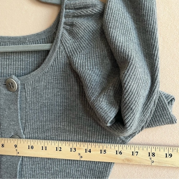 Trina‎ Turk 100% Merino Wool Ribbed Puff Sleeve Cardigan size XS - Picture 8 of 12